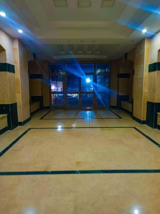 شقة فندقية ترى النيل والاهرامات * Cairo