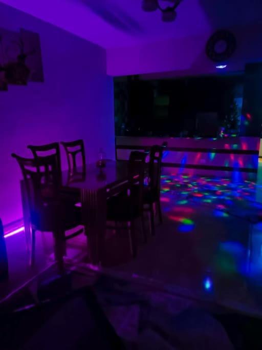 Apartment شقة فندقية ترى النيل والاهرامات *