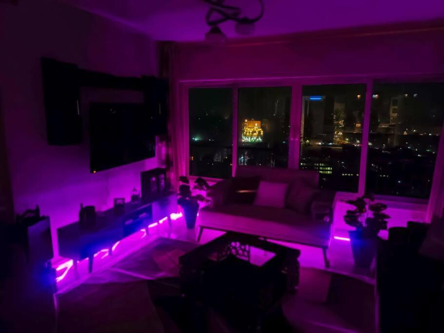 Apartment شقة فندقية ترى النيل والاهرامات *
