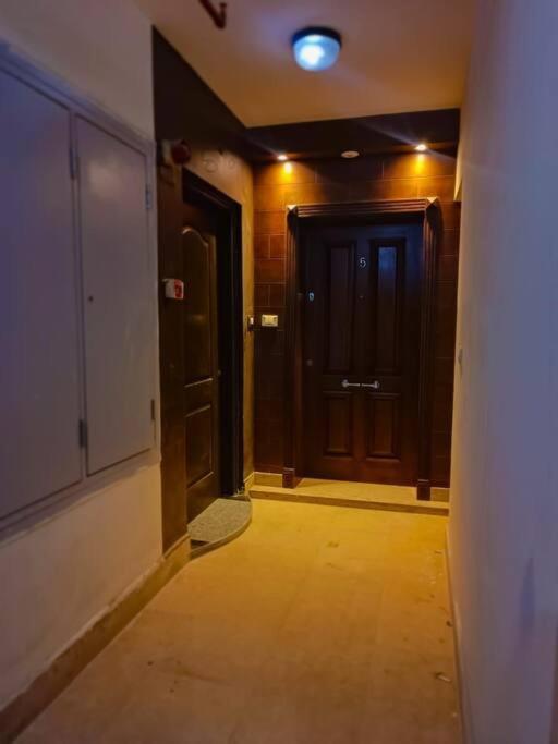 Apartment شقة فندقية ترى النيل والاهرامات Cairo